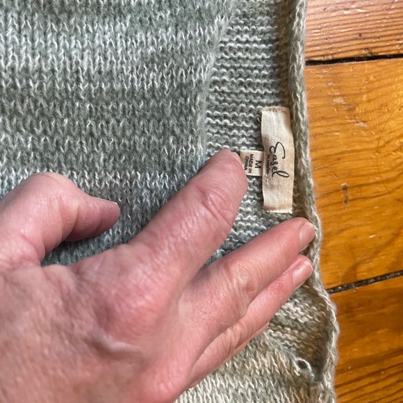 Amazing Daisy sweater!! - Picture 3 of 3